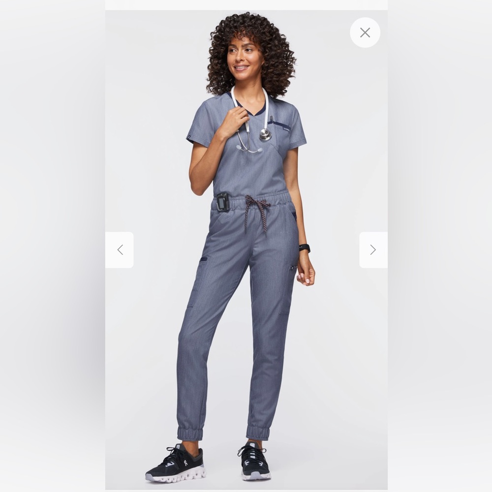 Jaanuu Heather navy scrub set